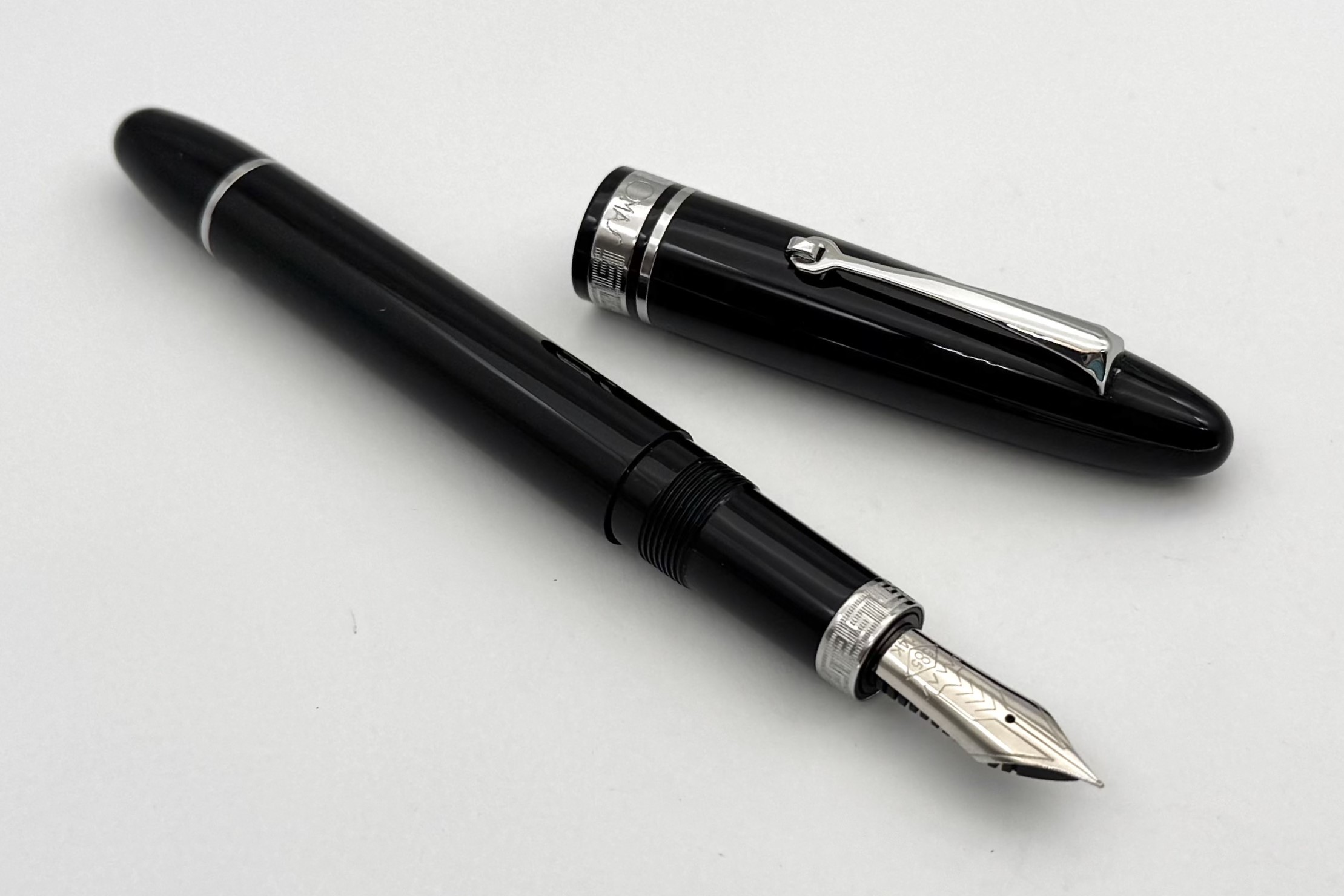 OmasOgivaNeraFPwithSilverT_A